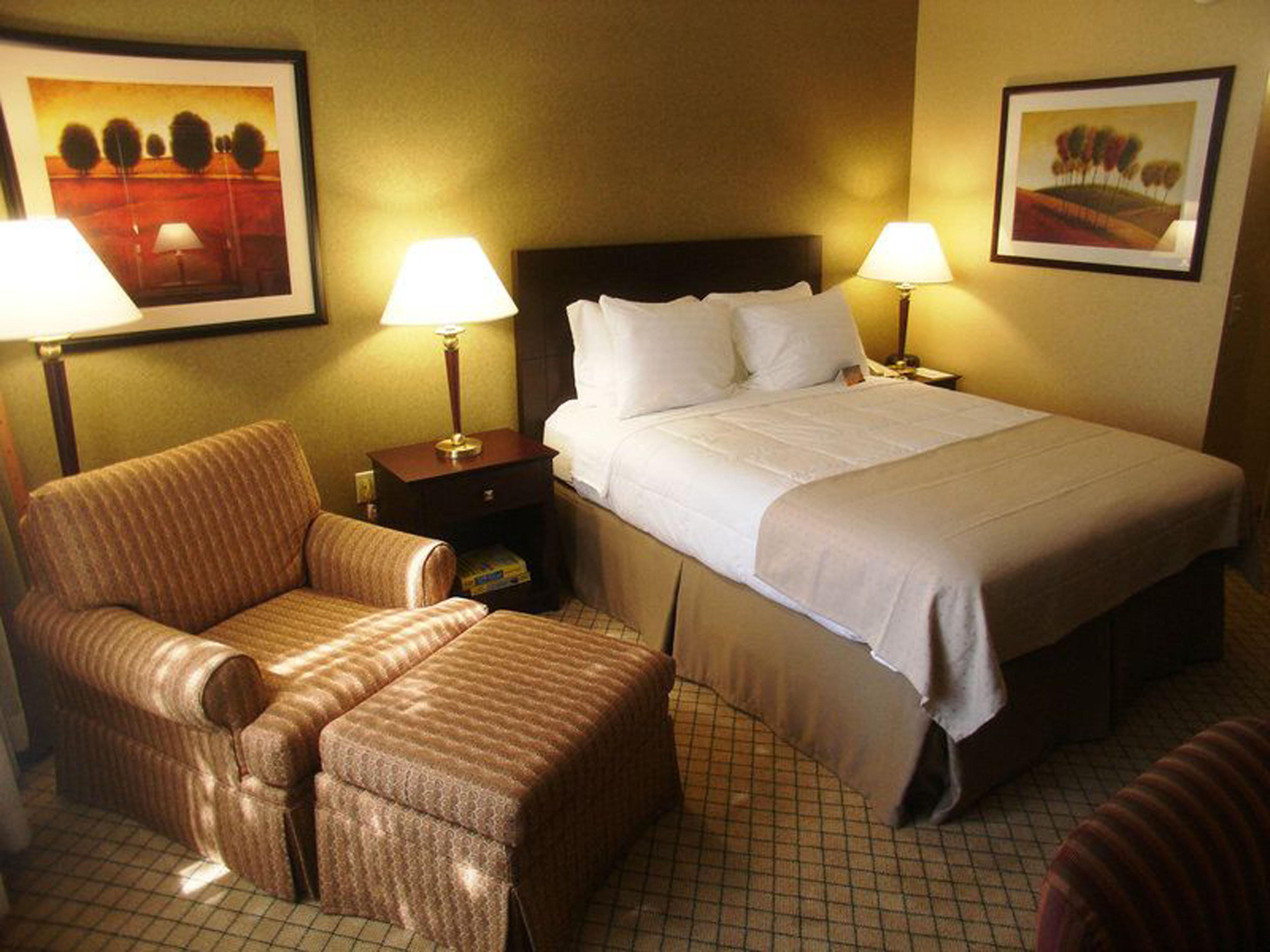 Armoni Inn & Suites Orangeburg Стая снимка